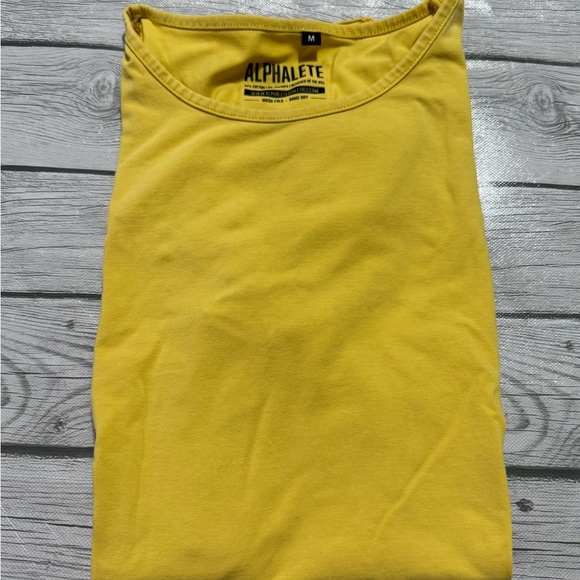 Alphalete Yellow Curved Hem T-Shirt Men’s Medium - Picture 2 of 5